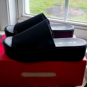 ***NWT*** BLACK PLATFORM SANDALS